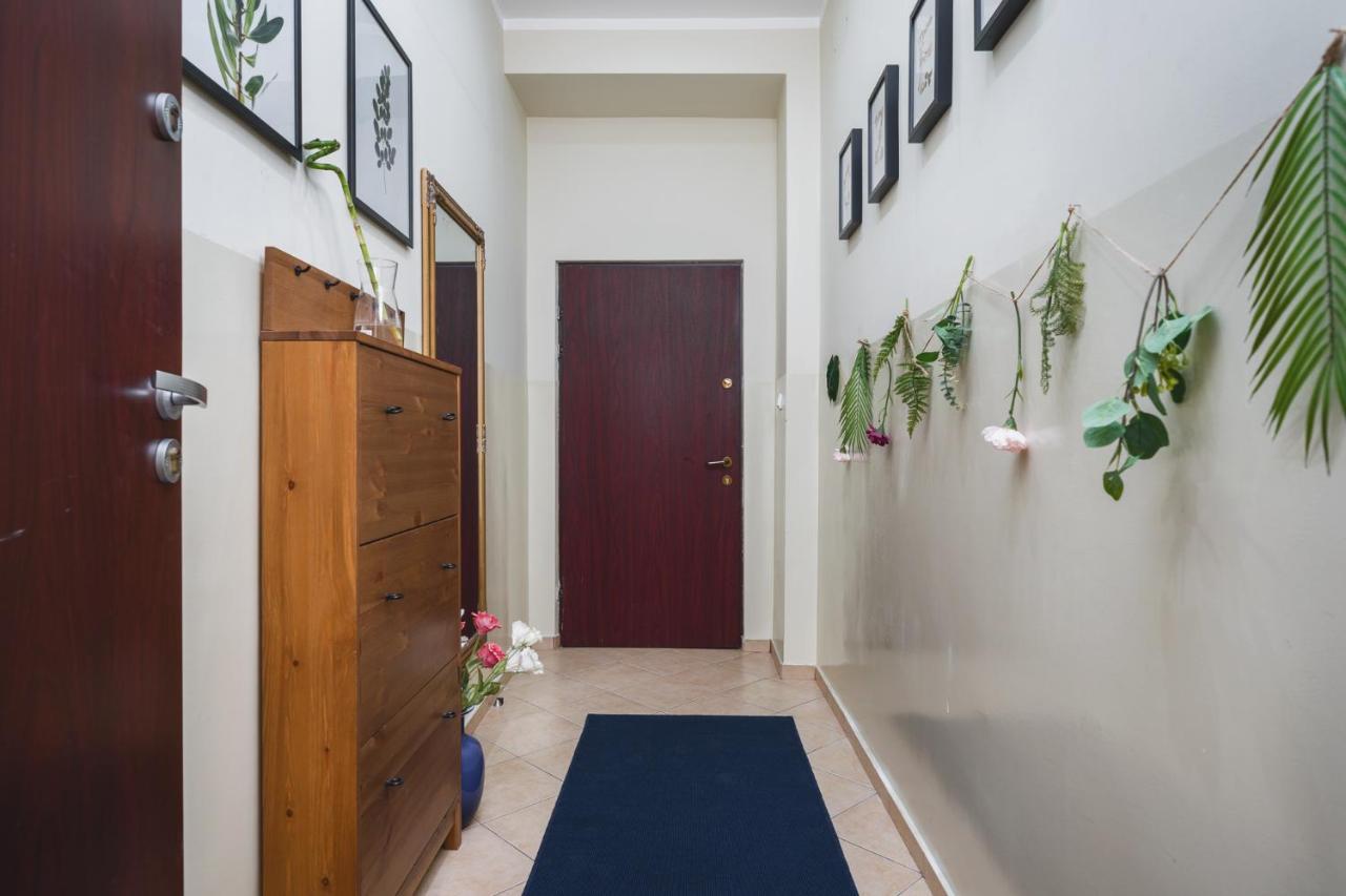 2 Bedroom Apartment Next To The Main Railway Station - By Upstairs Cracovia Esterno foto
