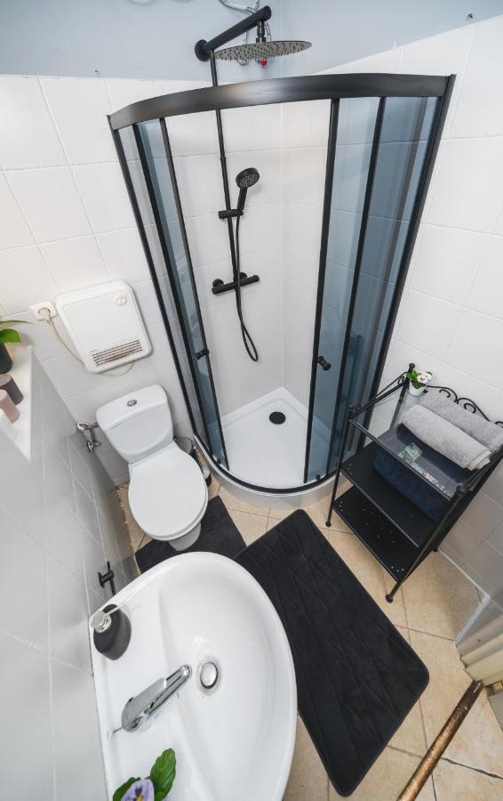 2 Bedroom Apartment Next To The Main Railway Station - By Upstairs Cracovia Esterno foto